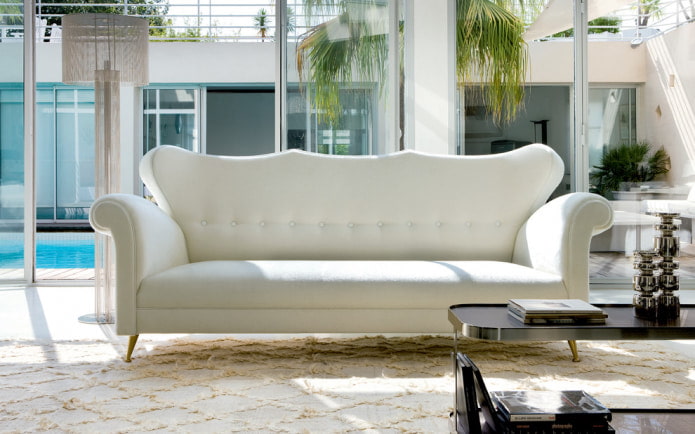 белый классический диван