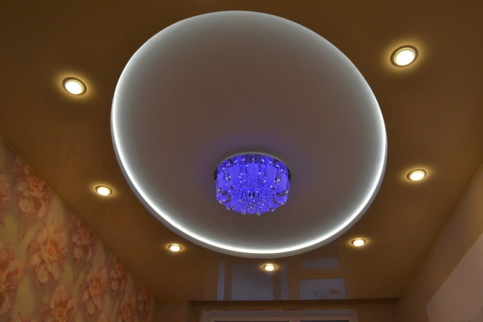 потолочная конструкция с внутренней подсветкой