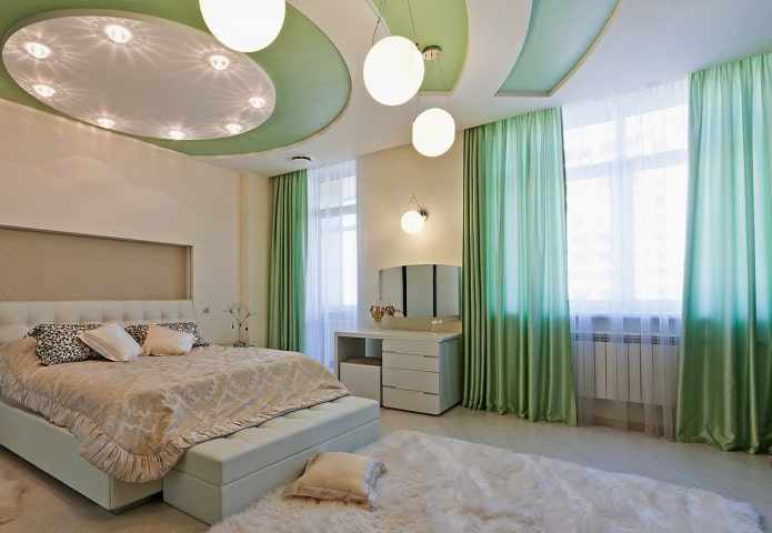 двухцветный потолок в спальне