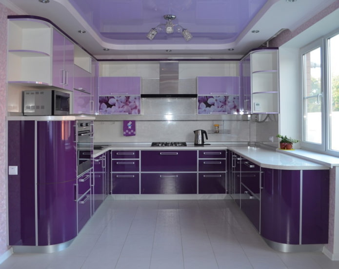 потолок фиолетового цвета на кухне