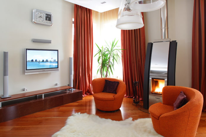 газовый камин и телевизор в интерьере гостиной