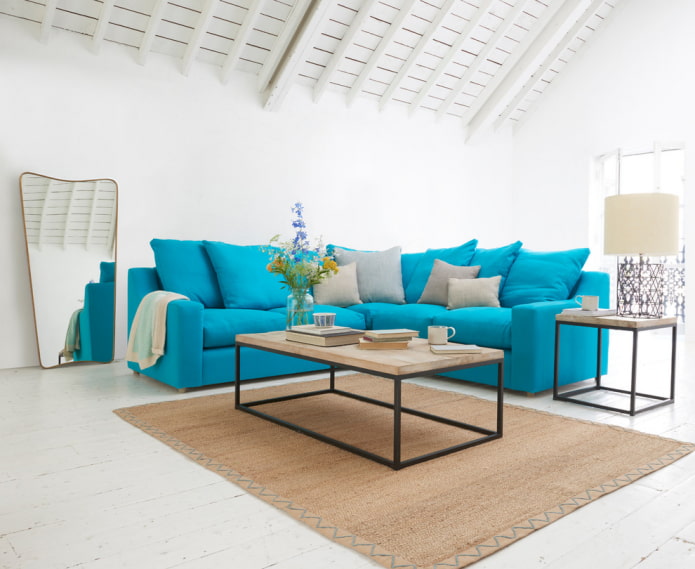 голубой диван в эко-стиле