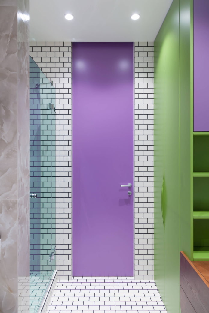 Фиолетово-зеленая ванная