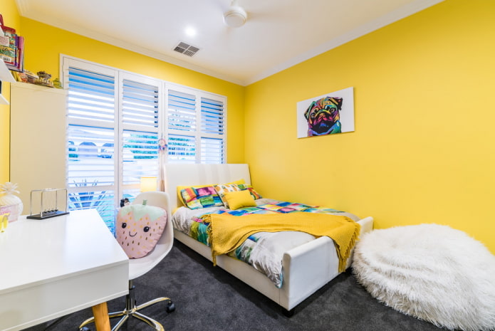 интерьер спальни для девочки в желтых тонах