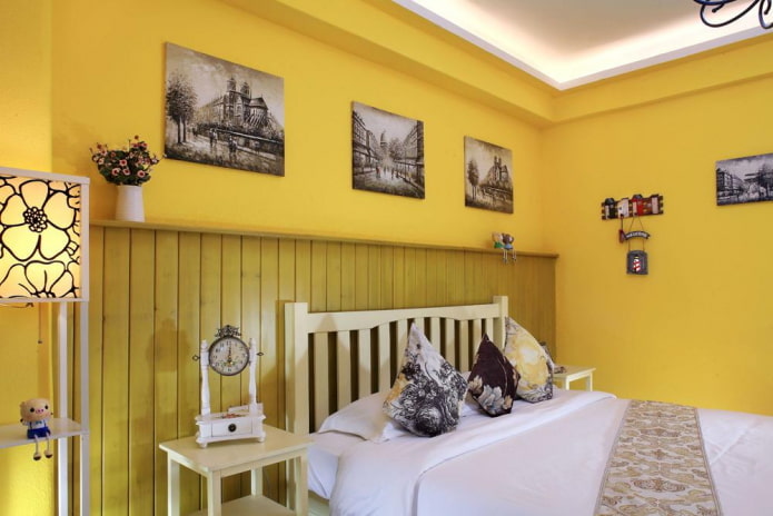 декор и освещение в интерьере спальни в желтых тонах