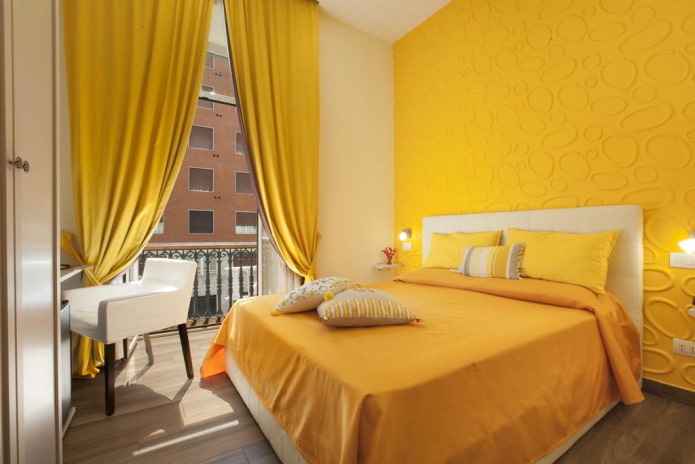 текстильное оформление спальни в желтых тонах