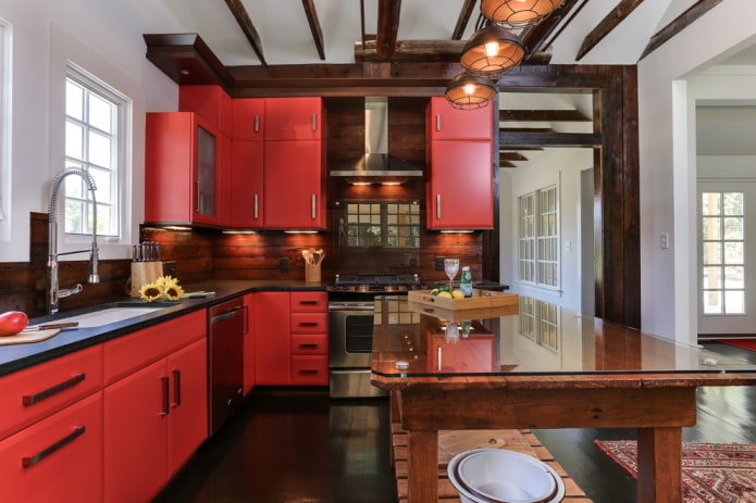 интерьер кухни в красно-коричневых тонах