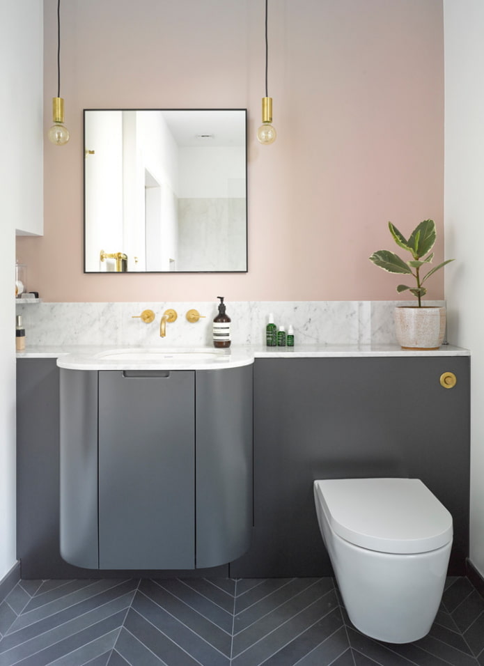 интерьер ванной в серо-розовых тонах