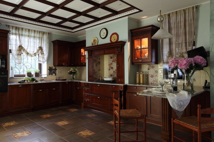 декор и освещение кухонного пространства в английском стиле