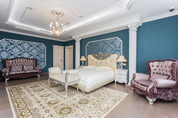 бирюзовая спальня в классическом стиле