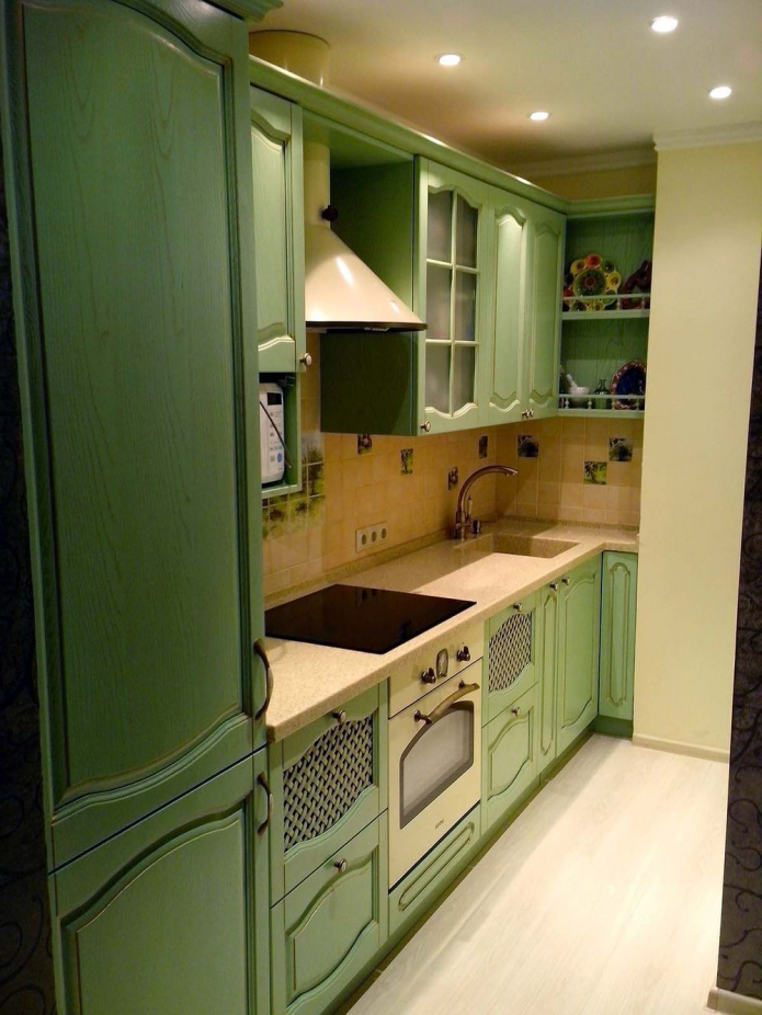 зеленая кухня в ретро-стиле