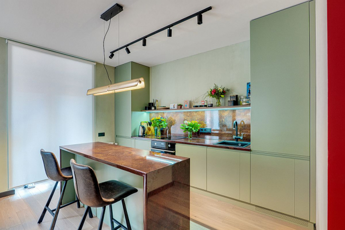 кухня с матовыми зелеными фасадами