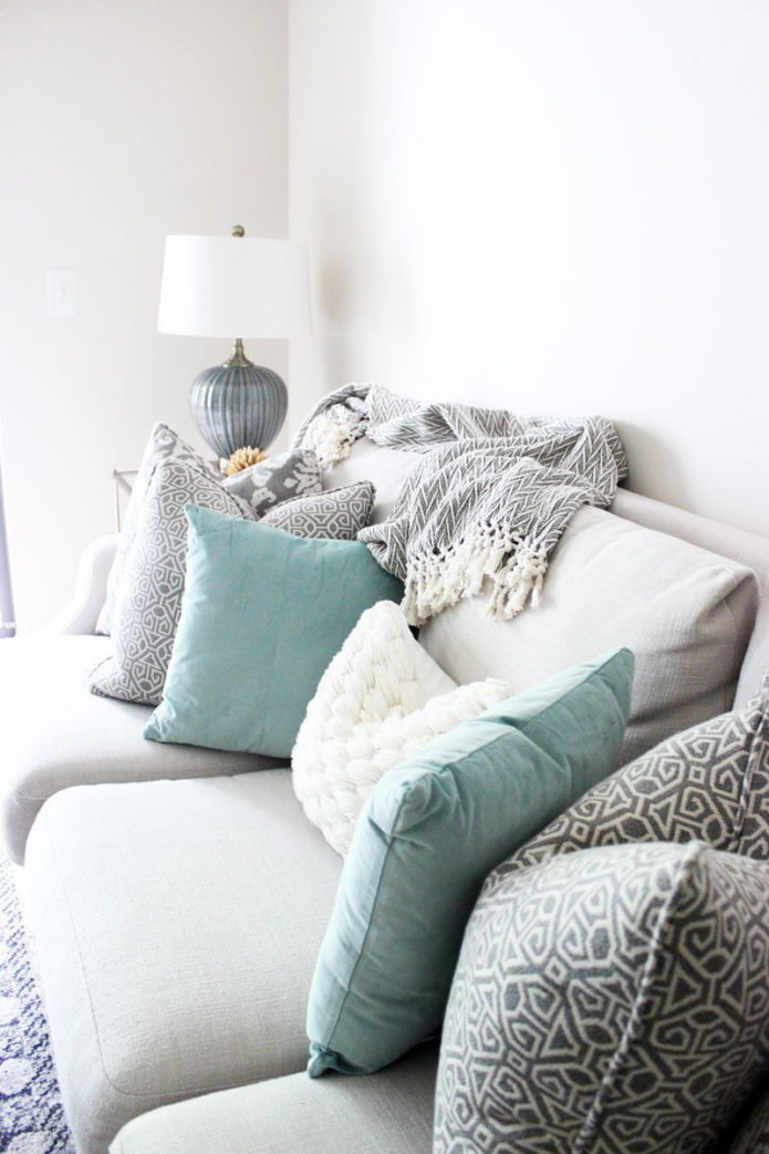 подушки для светлого дивана