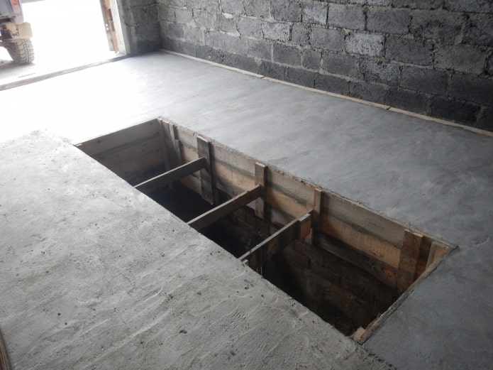 бетонный пол в гараже с ямой