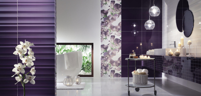 бело-фиолетовая плитка для ванной с рисунком орхидей