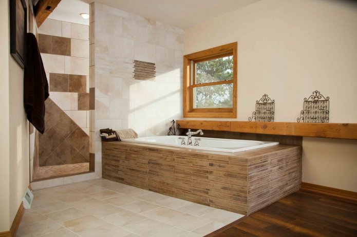 сочетание плитки и дерева в интерьере ванной