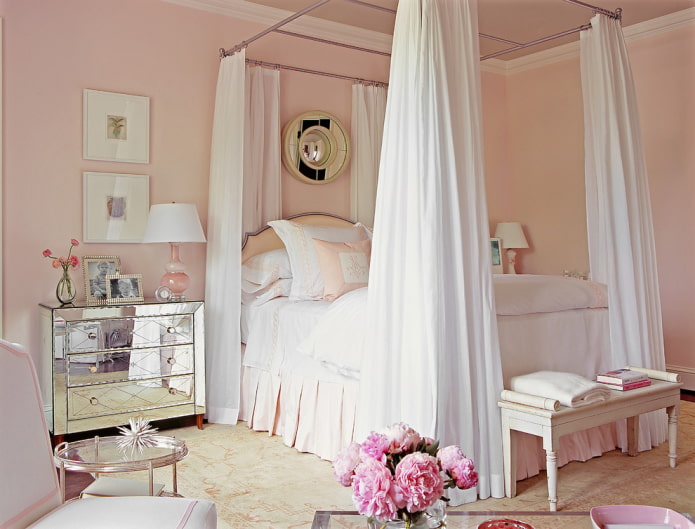 бело-персиковая спальня