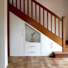 Шкаф под лестницей: виды, варианты наполнения, оригинальные идеи в частном доме-8