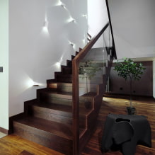 Подсветка лестницы в доме: реальные фото и примеры освещения-7