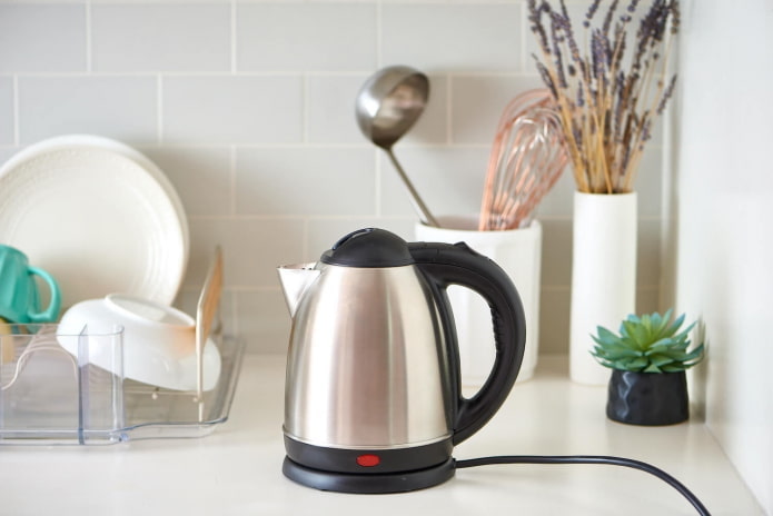 Как избавиться от накипи в чайнике в домашних условиях быстро и эффективно?